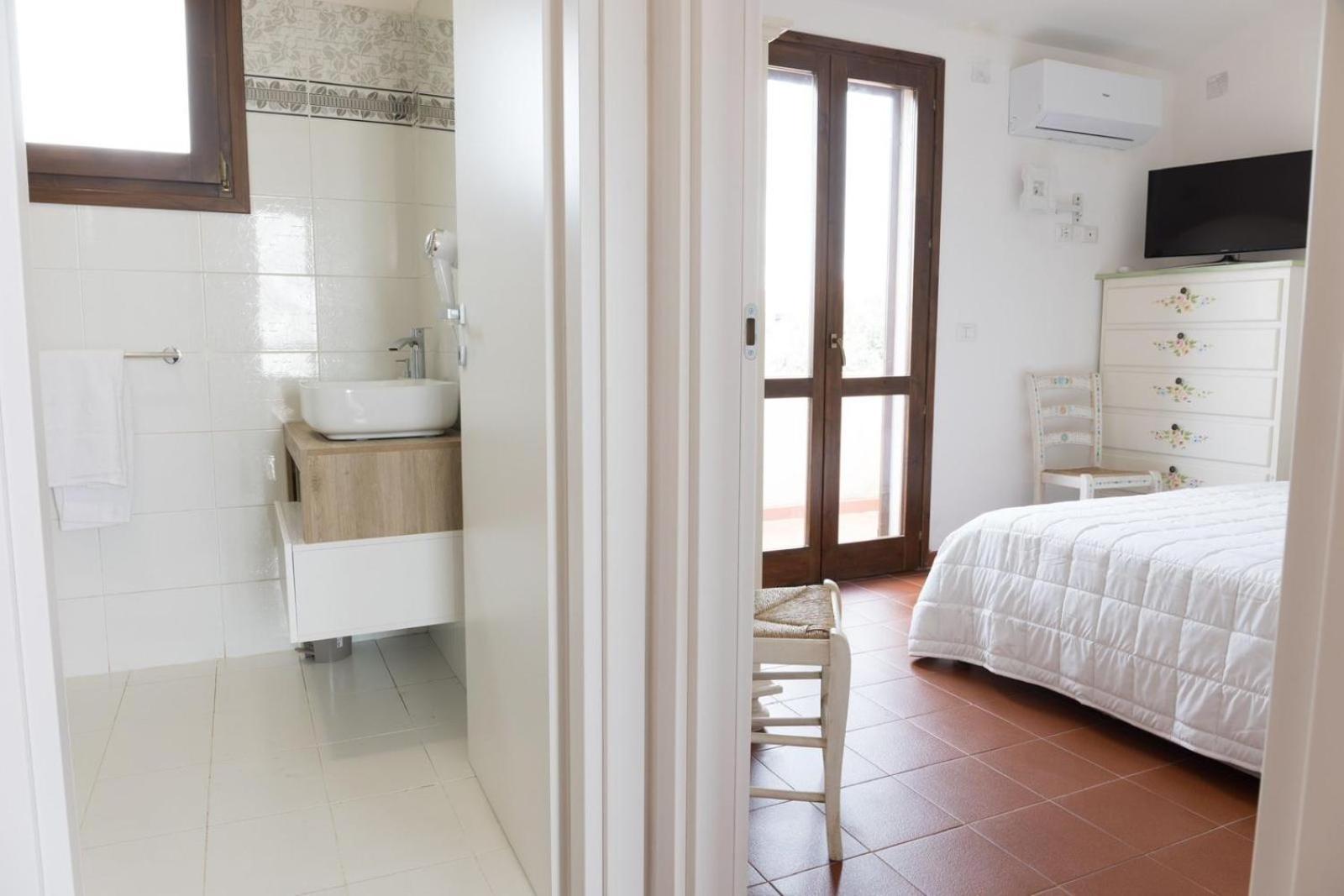 Hotel Trinita Dei Corsari Torre dei Corsari Bagian luar foto